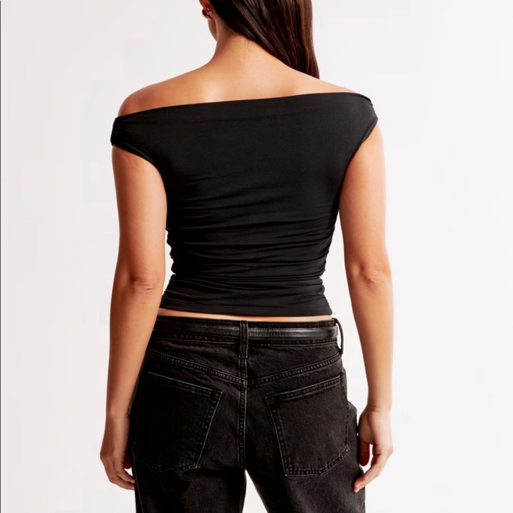 Abercrombie and Fitch slated black top
